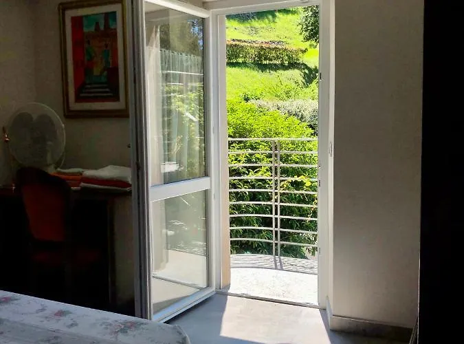 לינה וארוחת בוקר Bellagio Bed & Breakfast 3*